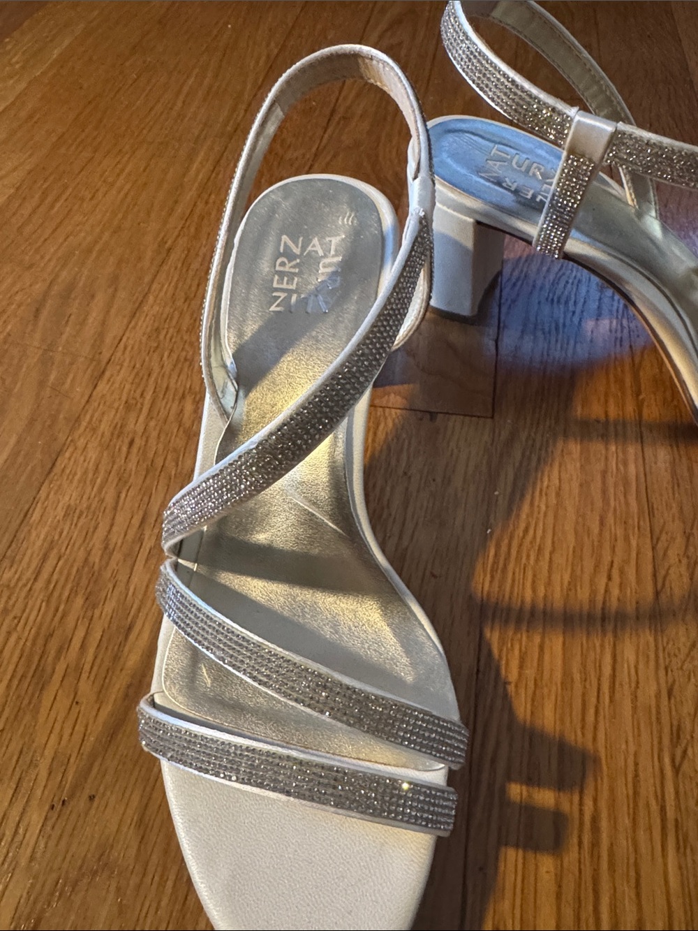 🐷 Naturalizer Vanessa 2 White With Silver Crystals Block Heel Sandals - Picture 3 of 17